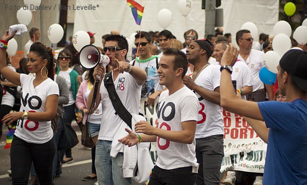 Usa: cappellano gay cacciato scrive a papa Francesco